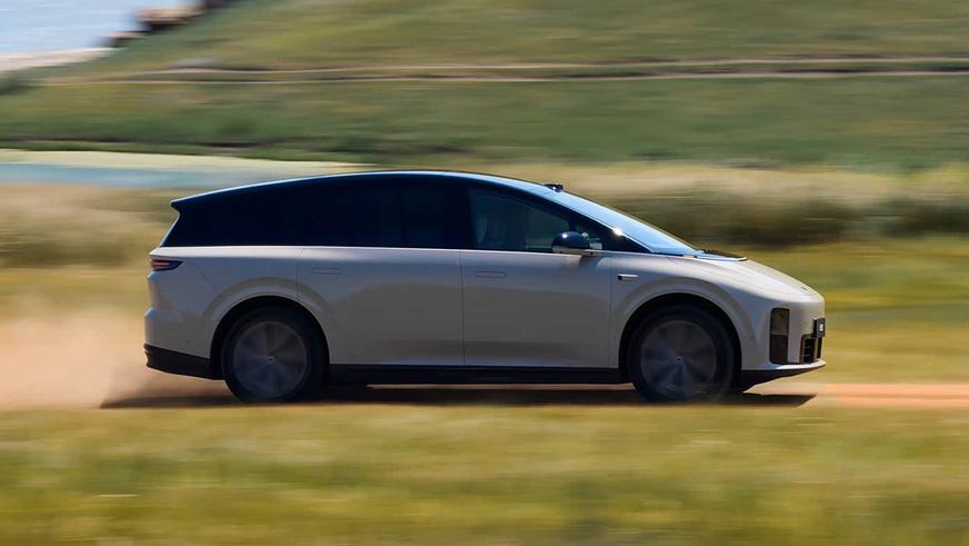 Представлен кроссовер Li Auto i8 – шесть мест и два мотора