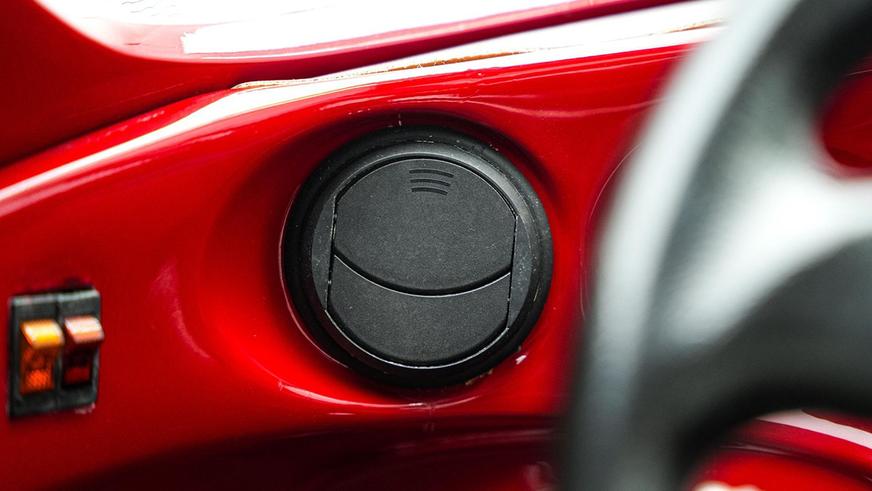 Крохотный и очень редкий электрокар ушёл с молотка