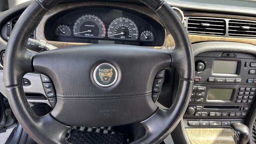 Выставлен на продажу редкий Jaguar S-Type R