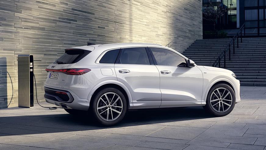 Кроссоверы Audi Q5 стали подзаряжаемыми гибридами