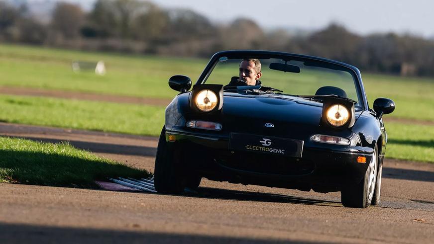 Классическую Mazda MX-5 превратили в электромобиль