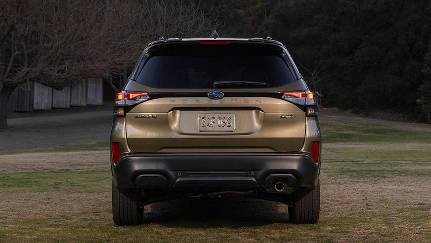Показаны Subaru Forester Hybrid и Wilderness