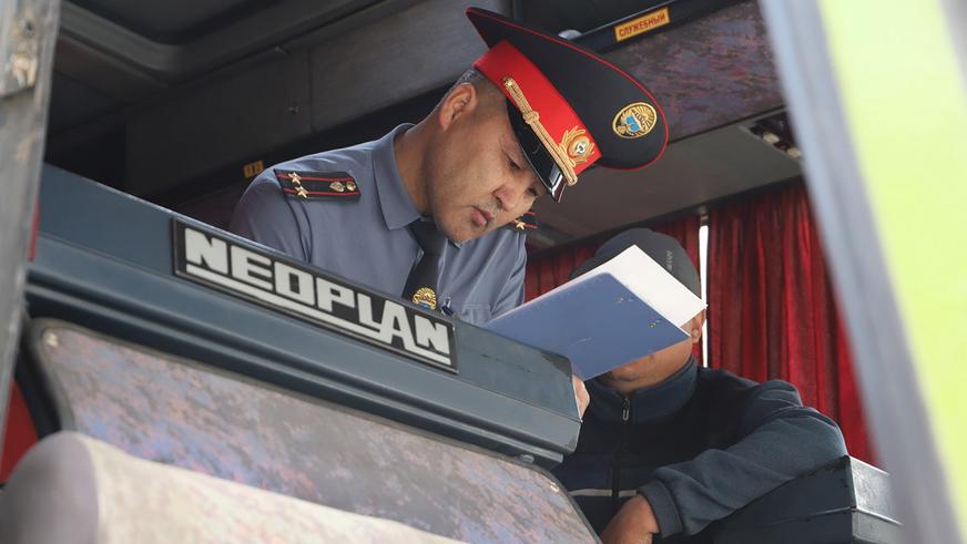 Вместо людей в автобусах в Кыргызстан возят… бензин