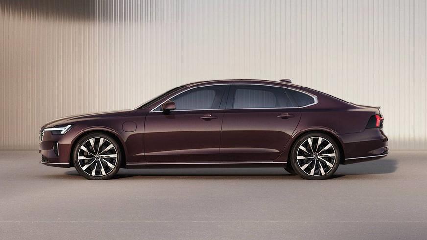 Volvo обновила седан S90 Volvo обновила седан S90
