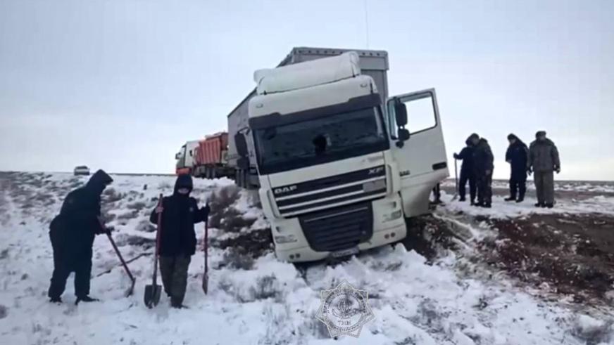 Гололедица и снежная каша на дорогах в минувшие праздники