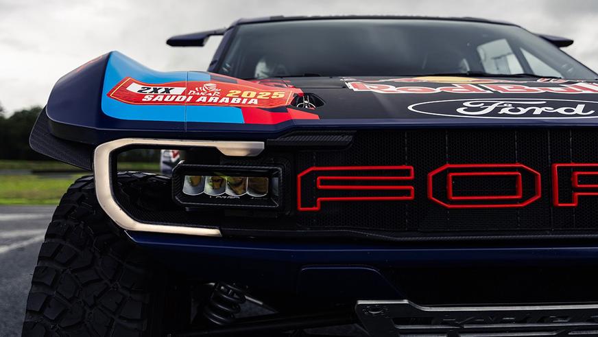 Ford показал внедорожный суперкар для «Дакара»