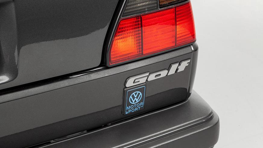 Старый, но сохранившийся Volkswagen Golf II продают почти за 100 тысяч долларов
