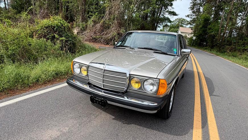 На торгах замечен Mercedes-Benz W123 почти без пробега