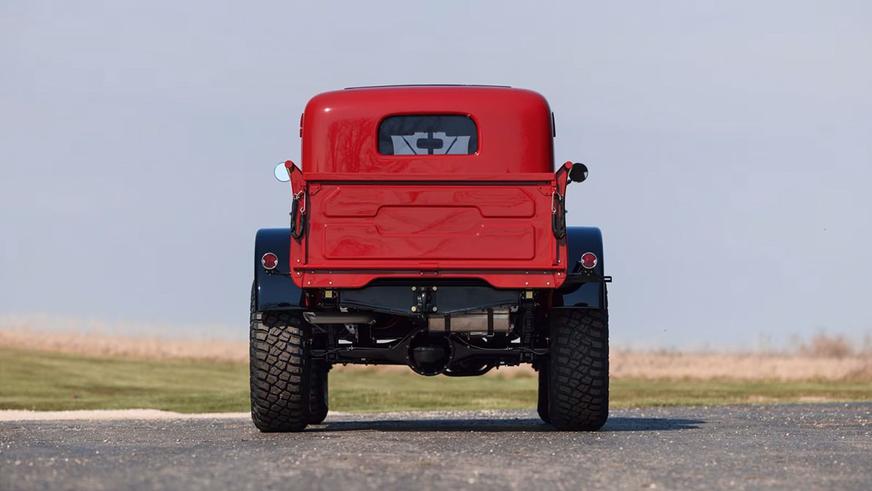 Старый грузовичок продают по цене суперкара