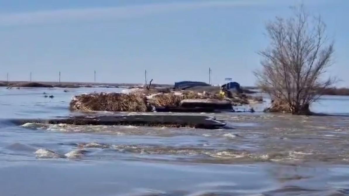 Казахстан уходит под воду: какова дорожная обстановка?