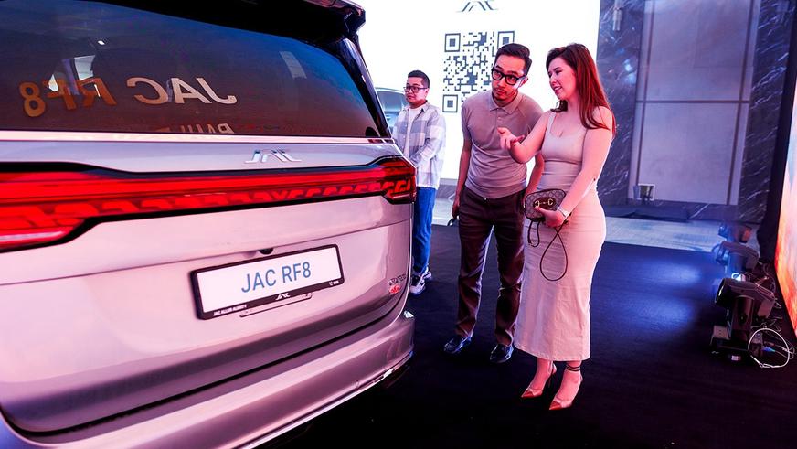 Семиместный минивэн от&nbsp;JAC вышел на&nbsp;рынок Казахстана