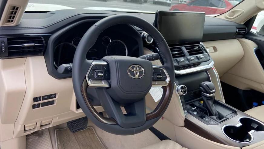 Ажиотаж вокруг Toyota Land Cruiser 300: казахстанцы раскупили все свободные машины