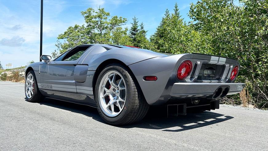 За старый Ford GT заплатили больше, чем стоят два новых Porsche 911 Turbo