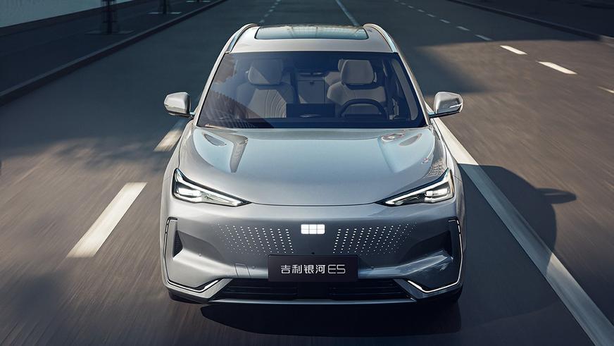 Новый кроссовер Geely проедет без подзарядки 530 км