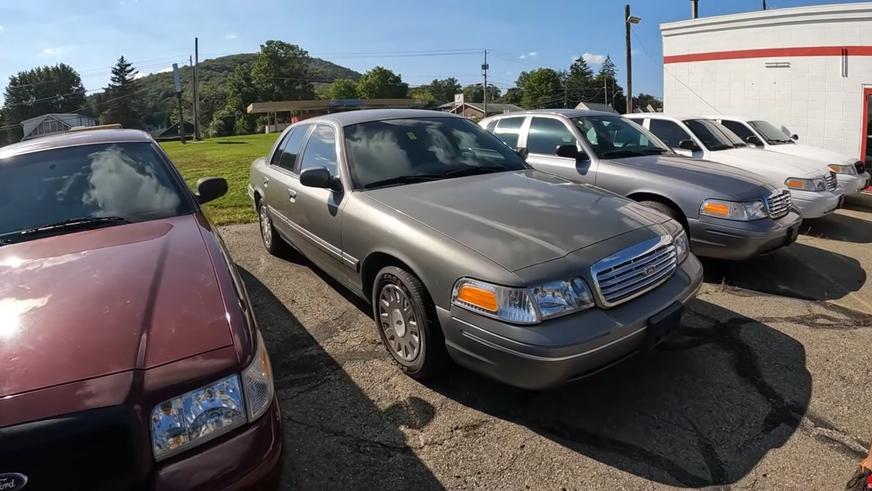 Коллекционер из США собирает только Crown Victoria