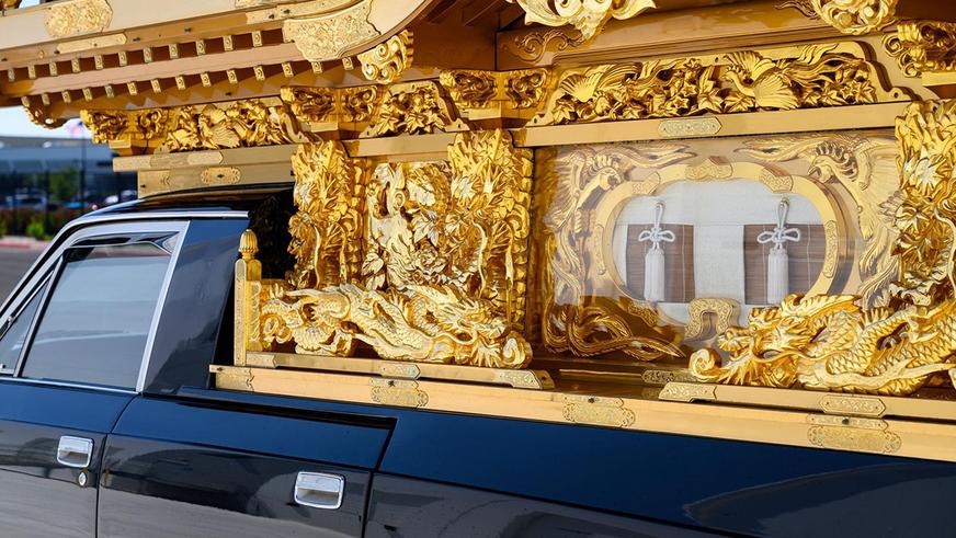 Необычный катафалк продали на торгах в США