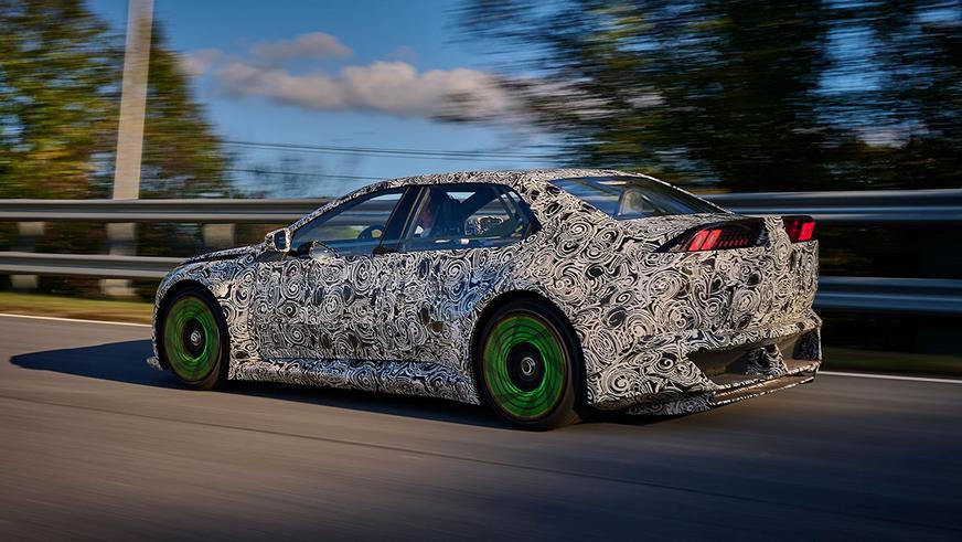 BMW показала драйверский электроседан с новым суперкомпьютером