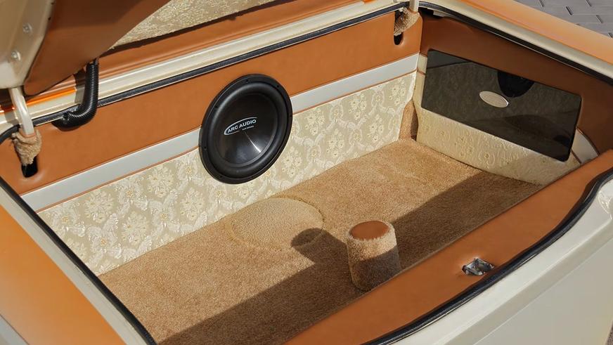 С молотка уйдёт старый Continental в образе Bugazzi Mark IV