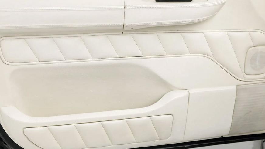 С молотка пустят Range Rover, похожий на Golf Cabriolet