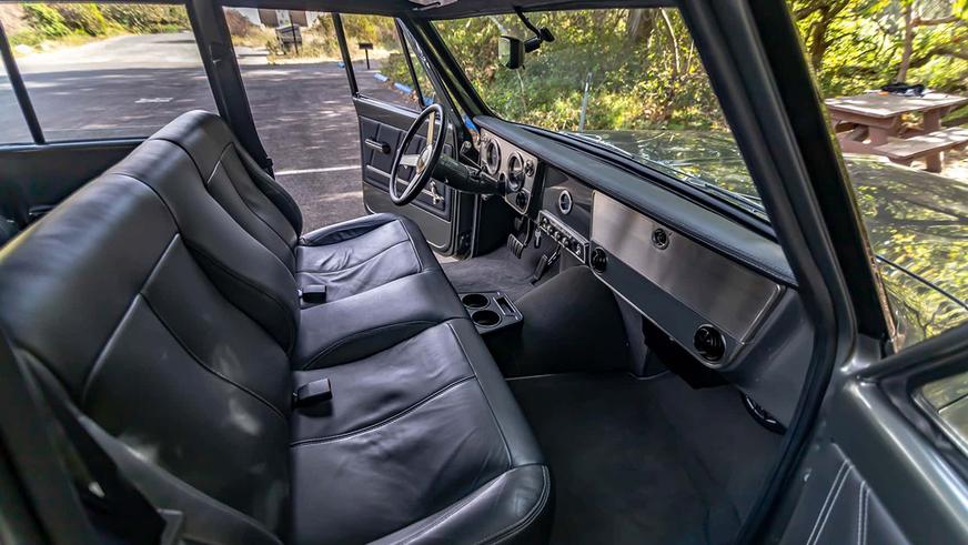 Chevrolet Suburban из 1970-х за 1.1 млн долларов выглядит так
