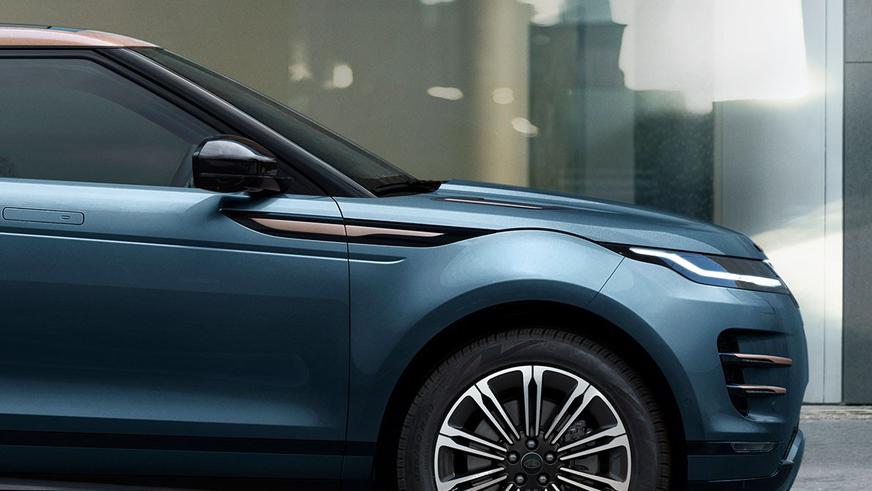 Range Rover Evoque символически обновился снаружи и изнутри