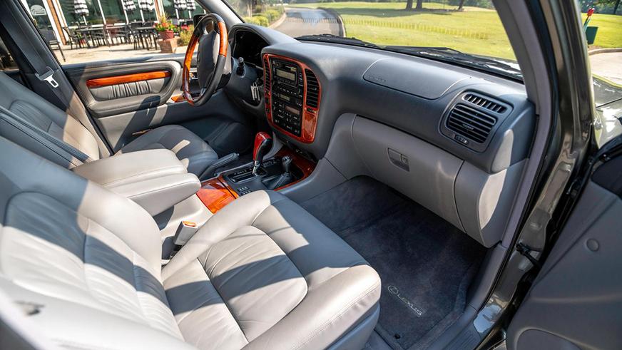 Lexus LX470 с небольшим пробегом выставили на аукцион в США