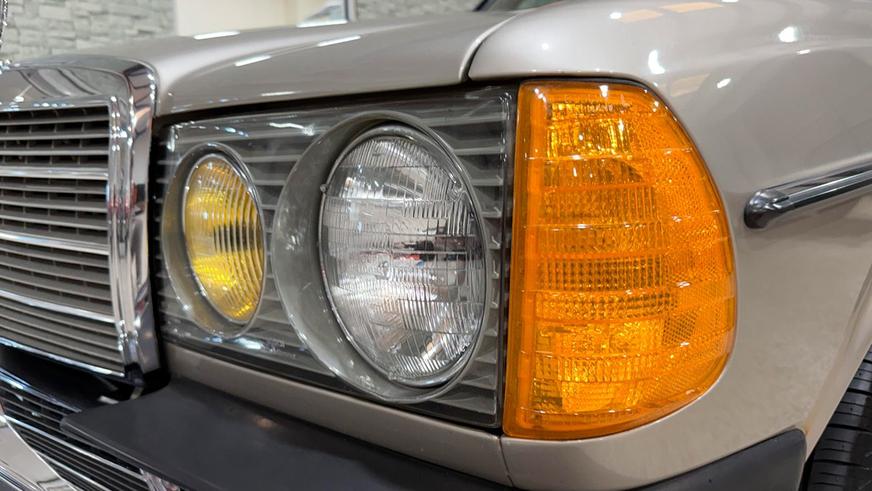 На торгах замечен Mercedes-Benz W123 почти без пробега