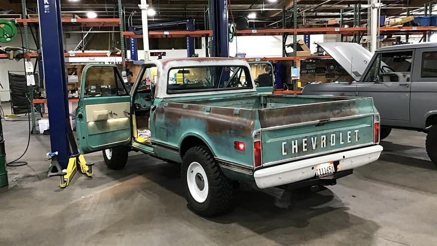 Кастомайзеры из США превратили новый Silverado в классический C10