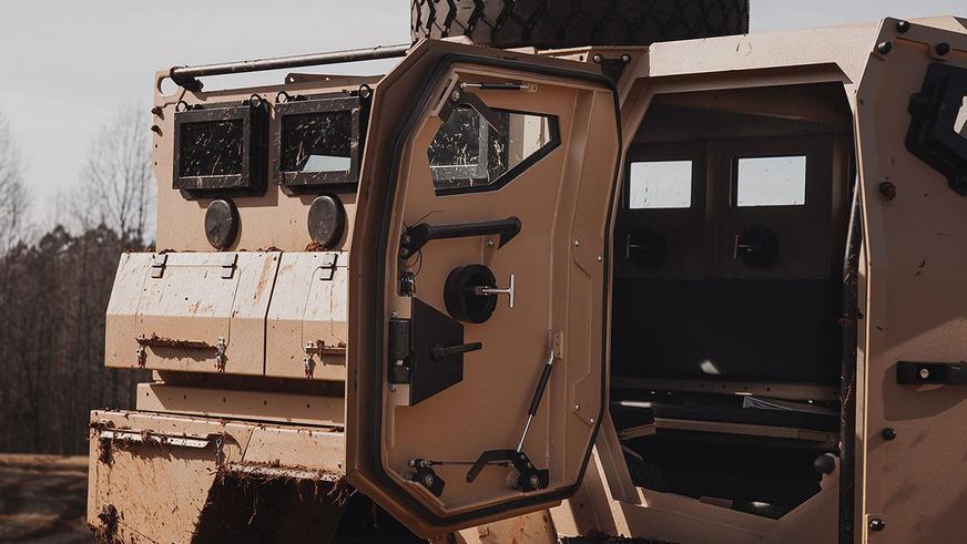 Пикап Ford стал военным броневиком для гражданских