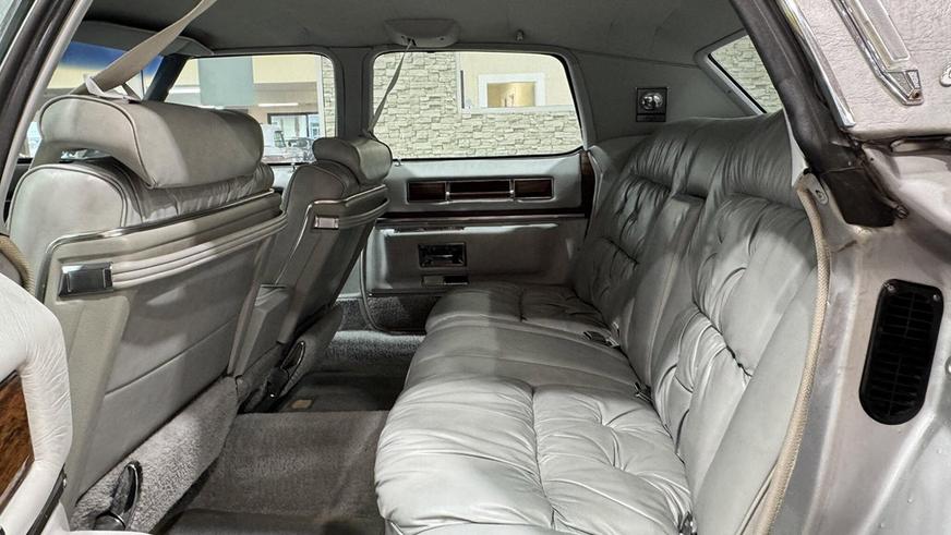 Раритетный Cadillac Fleetwood 1976 года выставлен на торги