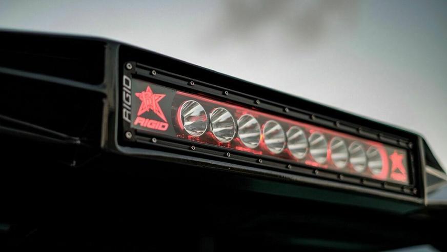 В продаже нашёлся Jeep в стиле выживший после апокалипсиса