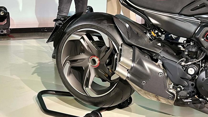 Лимитированную версию Ducati Diavel посвятили Bentley