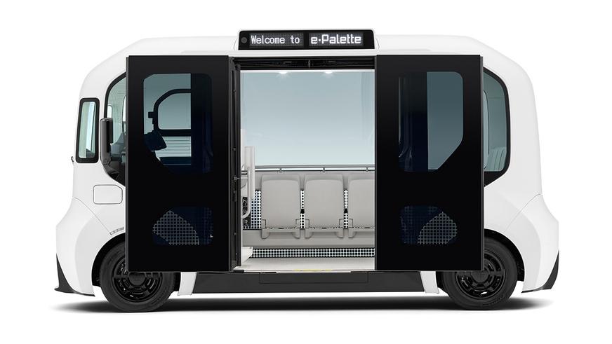 Одной из самых дорогих Toyota в Японии стала футуристичная маршрутка