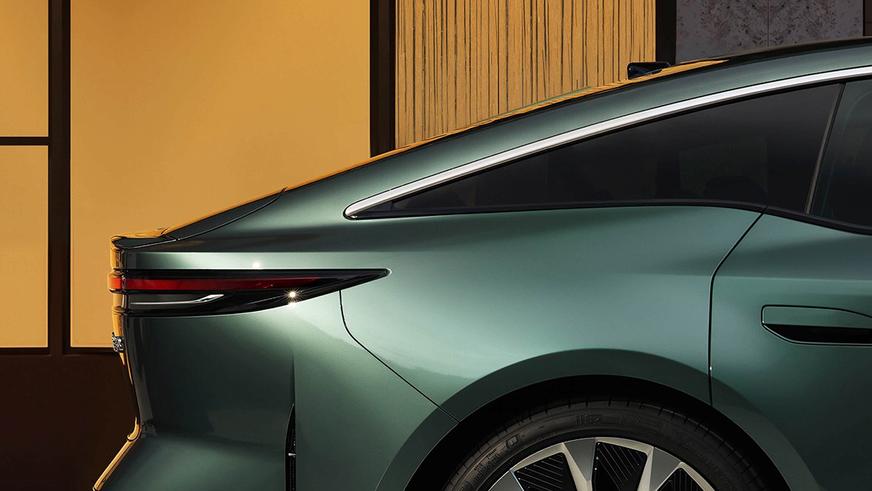 Электроседан Toyota bZ7 поступил в продажу по цене от 12.8 млн тенге