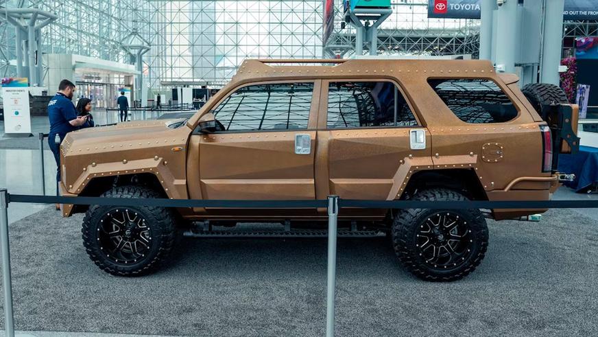 Брутальные внедорожники Toyota и Ford привезли тюнеры на выставку в Нью-Йорке