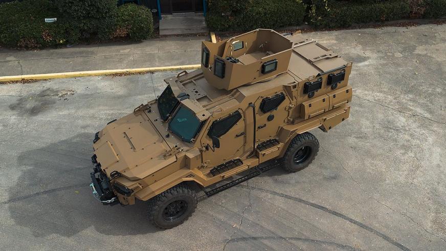 Пикап Ford стал военным броневиком для гражданских