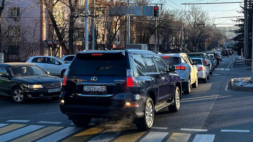 Прокладывать автобусные полосы на узких улицах не разрешили