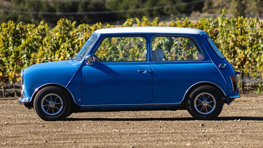 Классический Mini превратили в 300-сильный электромобиль