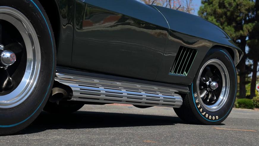 На торги выставят уникальный Corvette второго поколения