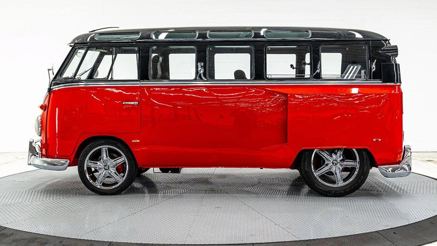На продажу выставили Volkswagen T1 с огромным мотором от Cadillac
