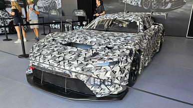 Lexus неожиданно показал сразу два суперкара