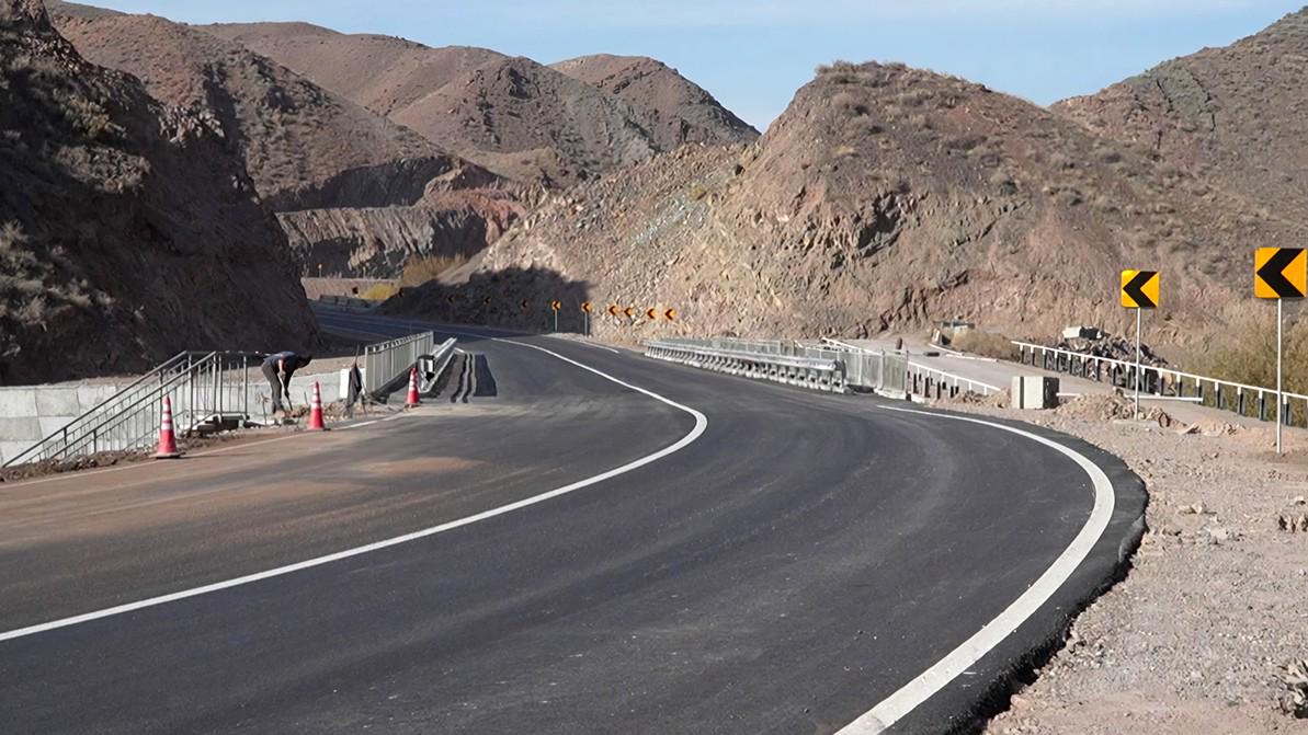 Тас жолда көлікте блят