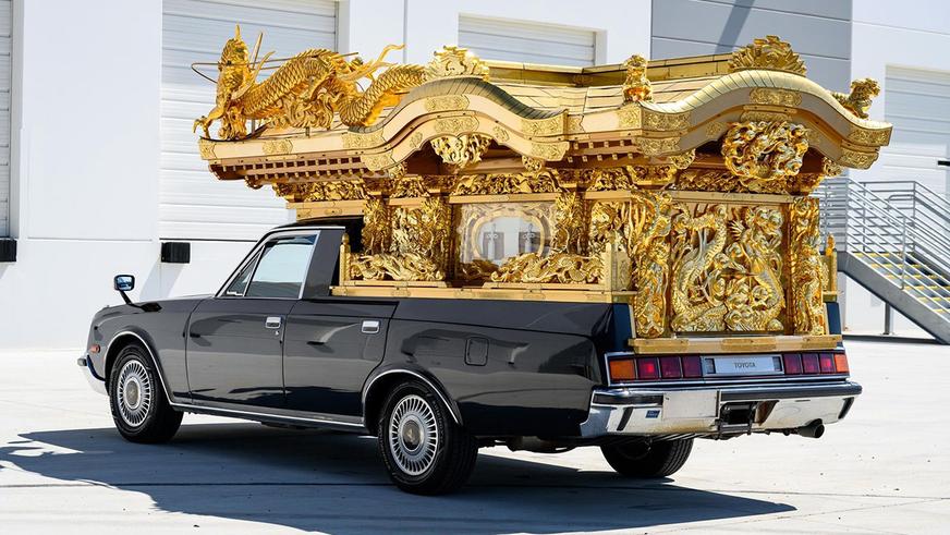 Необычный катафалк продали на торгах в США