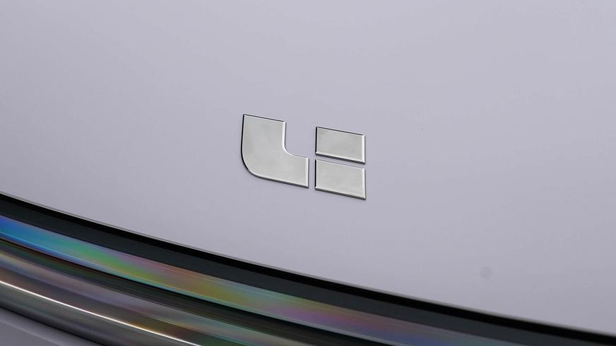 Новый Li Auto L6 оценили в Китае в 17.4 млн тенге