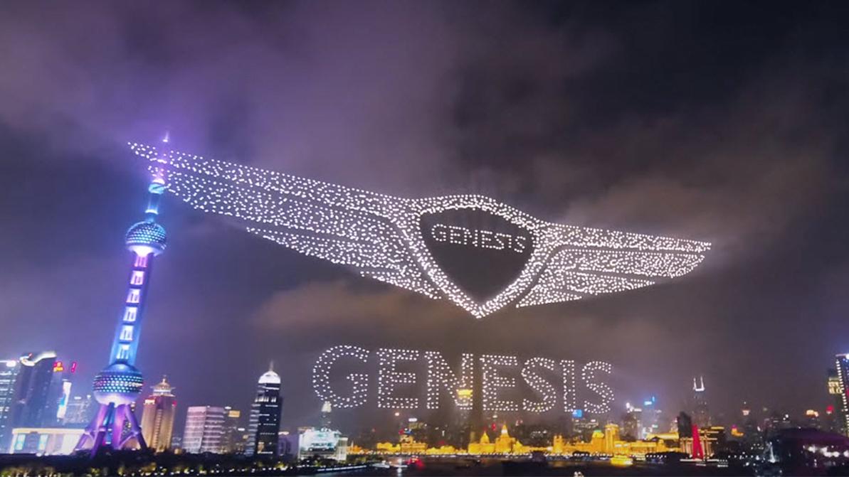 Genesis запустил в небо три тысячи дронов