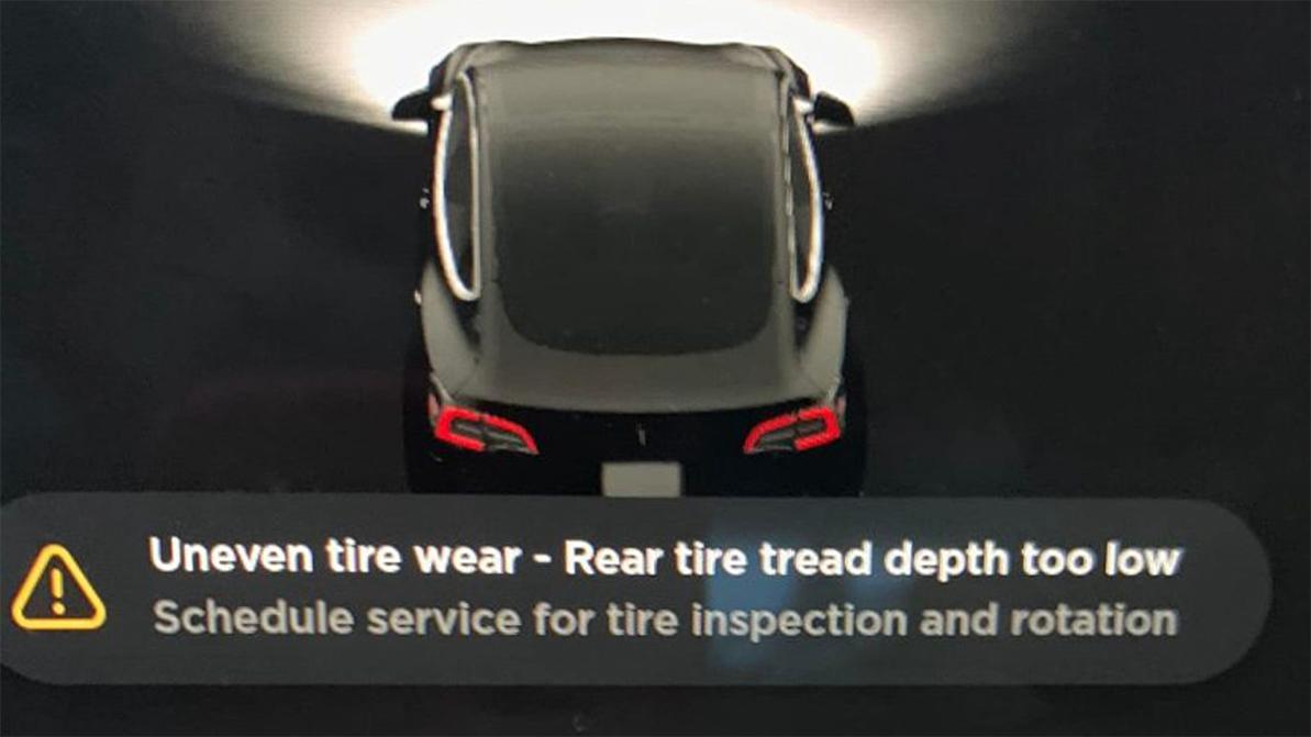 «Теслы» обучились следить за износом шин и кричать на окружающих