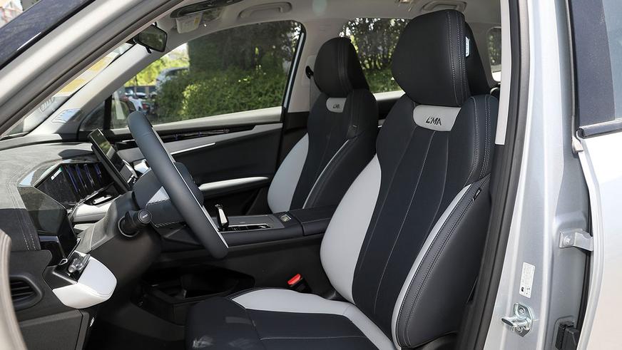 В Китае начались продажи обновлённого Geely Atlas