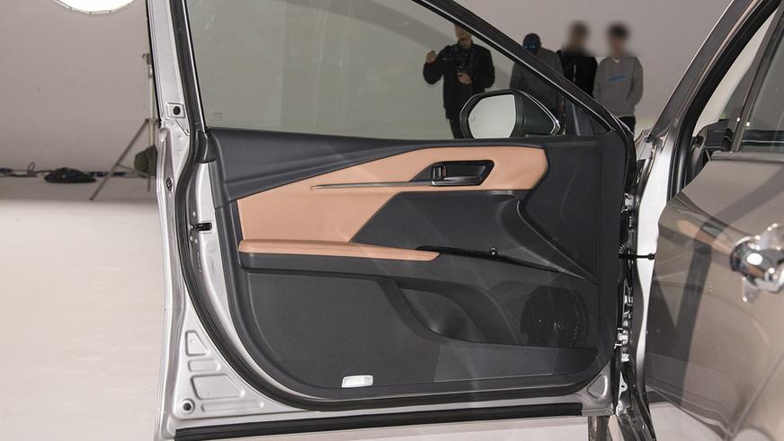 В Китае показали свою Toyota Camry с атмосферником и другим салоном