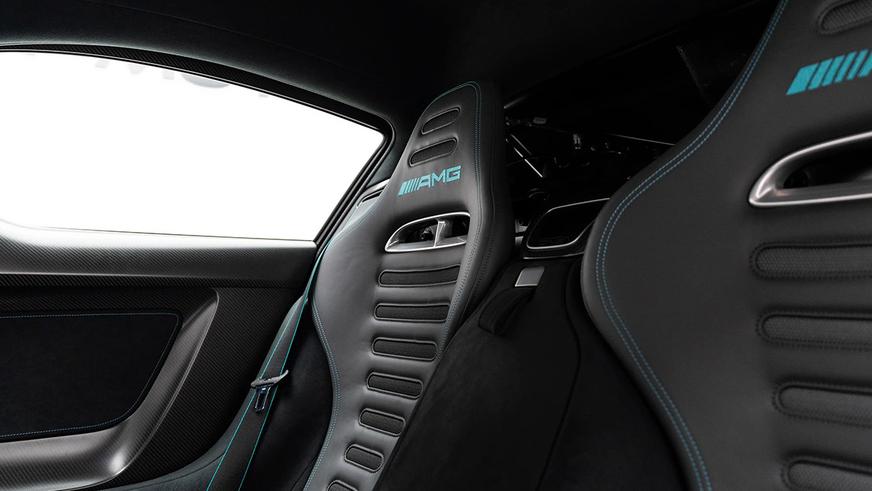 В Дубае выставили на продажу редчайший Mercedes-AMG One