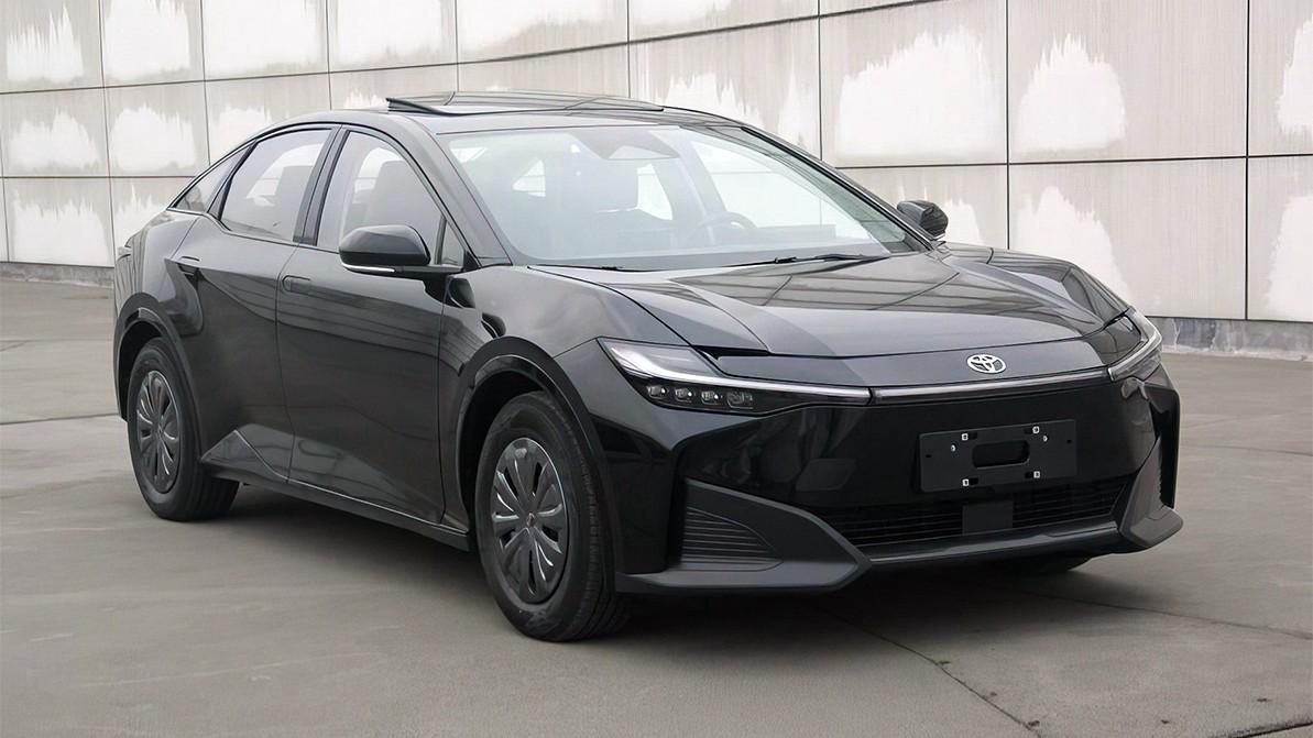 Қытайлар Toyota-ның жаңа электромобилін көрсетті